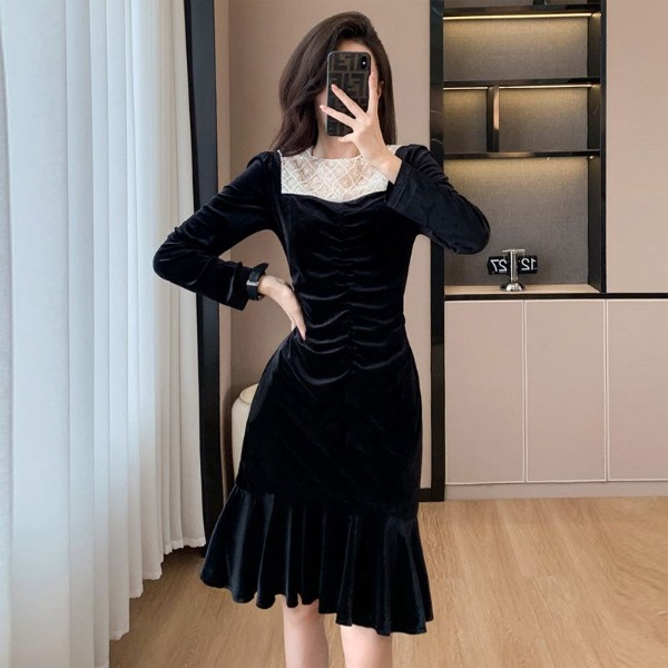 Đầm nhung đuôi cá cổ đính cườm