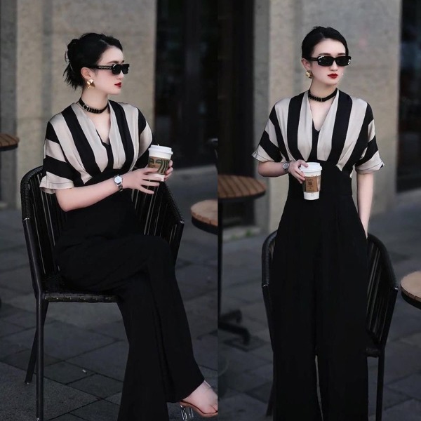 Jumsuit sọc cổ chữ V
